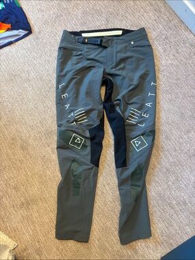 Leatt gravity 4.0 MTB Pants in Olive Green